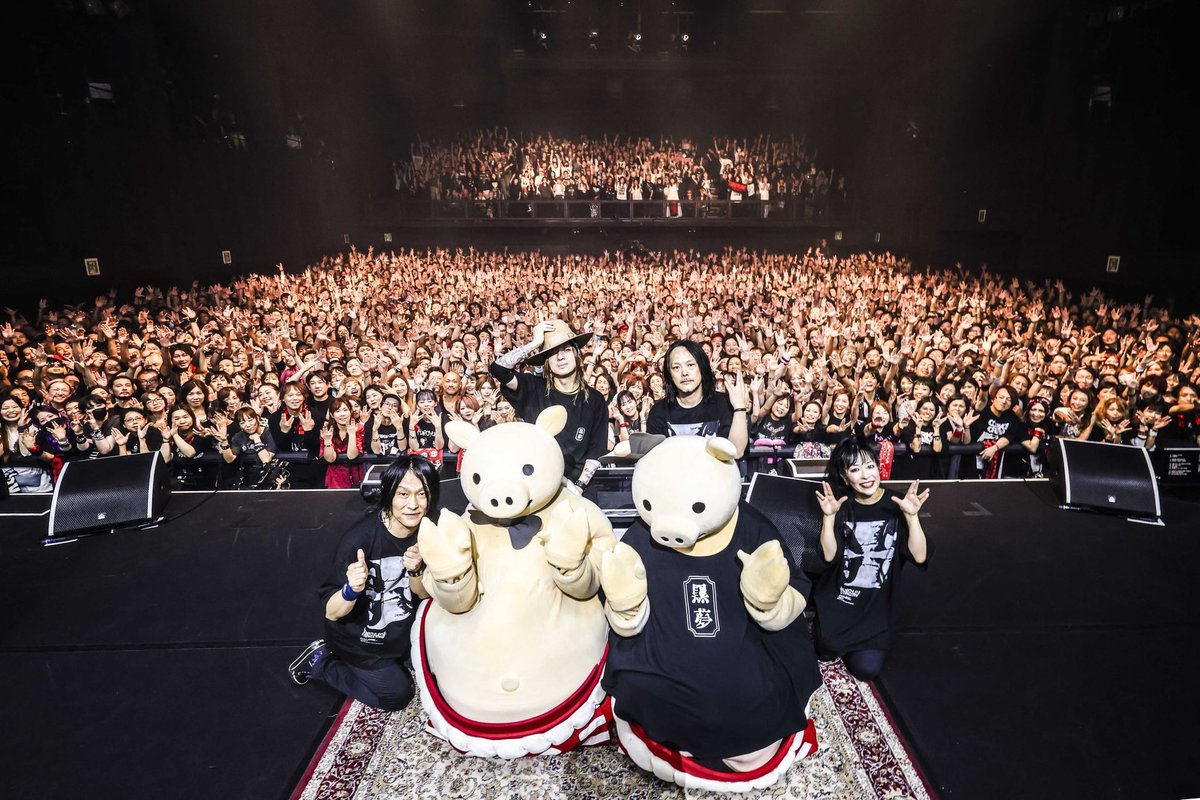 昨日は黒夢のZeppツアーファイナルへ。
美容師友達のトヲルがまさかの黒夢ロールをゲットしてくれて、そりゃもう最高のライブでしたよ🖤この歳になってこんなに心躍るってあんまりない。専門時代をめちゃくちゃ思いだしたなぁ