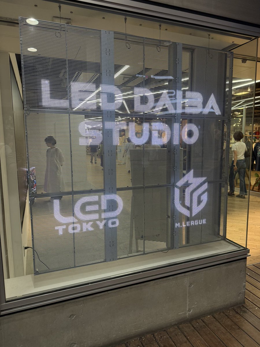 am_dl2204's tweet photo. お台場行ってきました！
寿人さんのMリーグ初役満が大画面で見れたよーー☺️☺️

とてつもなくつまんなそうな旦那氏（麻雀ルール知らない）

 #LEDTOKYO https://t.co/mlV2so5AMJ