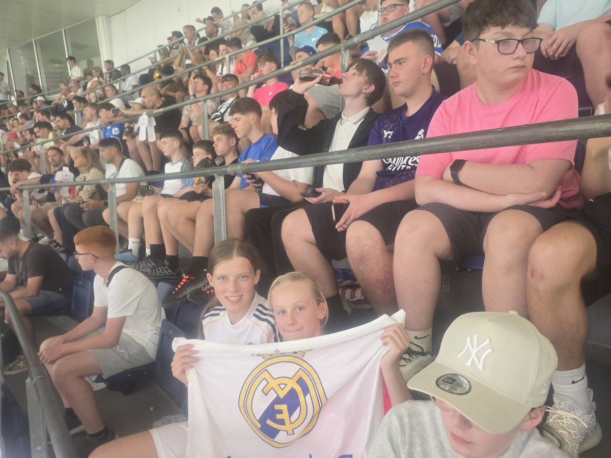 TEAMPEGW's tweet image. Last night, we went to the Santiago Bernabeu to watch the mighty @realmadrid . Our pupils got to see the magnitude of the stadium , the family environment and atmosphere that the place generates @Greenwood_Acad #bucketliststuff #memories #friends