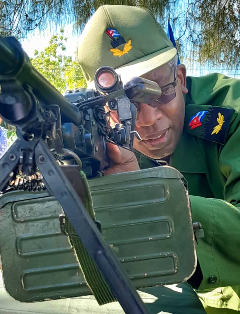 Con #HonorHolguinero y bajo la máxima de que "la defensa de la patria socialista es el más grande honor y el deber supremo de cada cubano" se desarrolló este sábado el día Territorial de la Defensa en todo #HolguínSí.
Las actividades centrales en el municipio Antilla. #Cuba