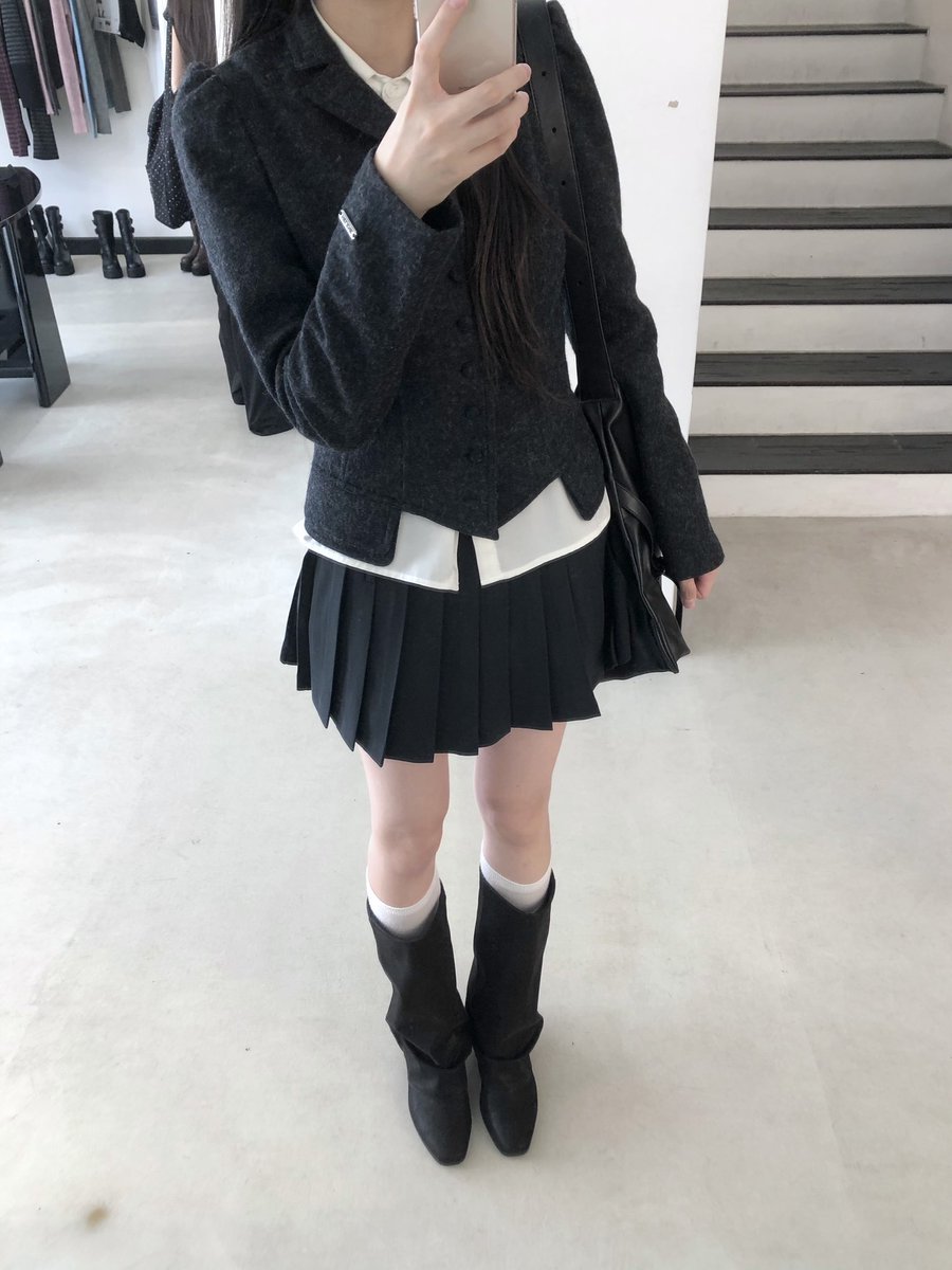 #제품제공 #rt
가을준비 헬레네파리스에서🚶🏻🚶🏻
rt추첨 5분께 코코린 셔링 피티드 셔츠 [화이트]를 보내드려요!

울 피티드 승마 재킷 [차콜] musinsa.com/products/53130…