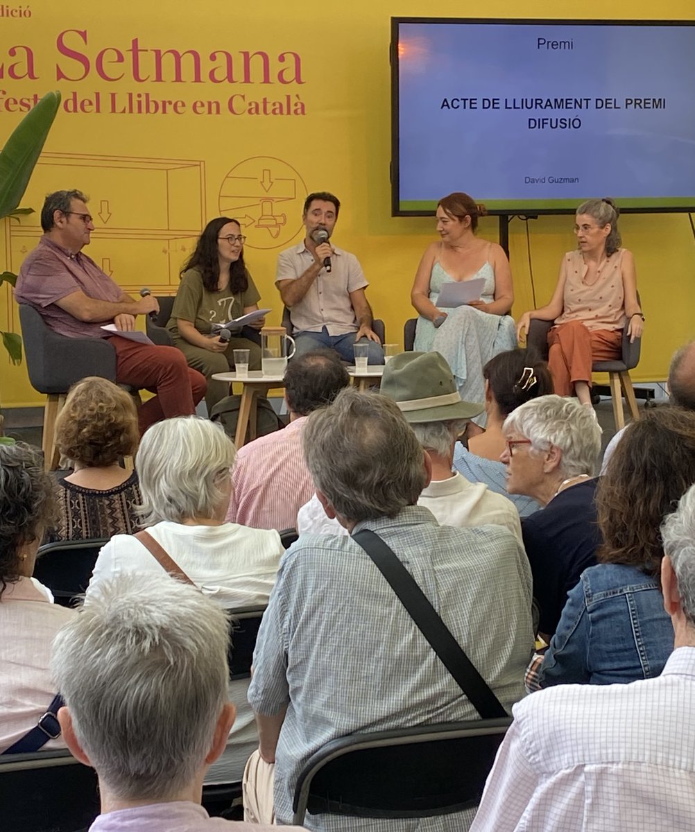 Exercici de metaràdio metaliterari amb un Maragda especial en directe! 

<a href="/dvd_guzman/">David Guzman</a> Premi Difusió de <a href="/LaSetmana/">La Setmana</a> 

I quina il·lusió personal… Tots ells autors de <a href="/L_Avenc/">L'AVENÇ</a> en la revista i/o els llibres… sí, també en David al núm d’octubre!

a la foto hi falta l’esmunyedís Adolf