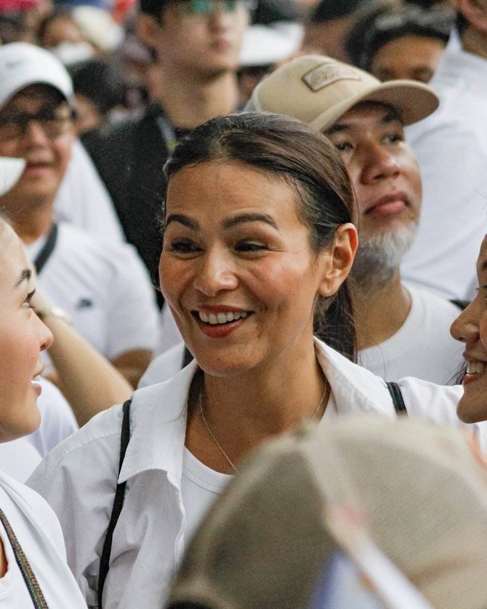 PEPalerts's tweet photo. ARTISTA NG BAYAN NGAYON AY LUMALABAN! 🇵🇭✨

LOOK: Iza Calzado, David Licauco, Dustin Yu, and Dingdong Avanzado joined the country’s fight against corruption today, September 21, 2025. 

📸 The Flames on X / Way Na on Facebook / @dingdongavanzado on Instagram https://t.co/nXouLjpVCg