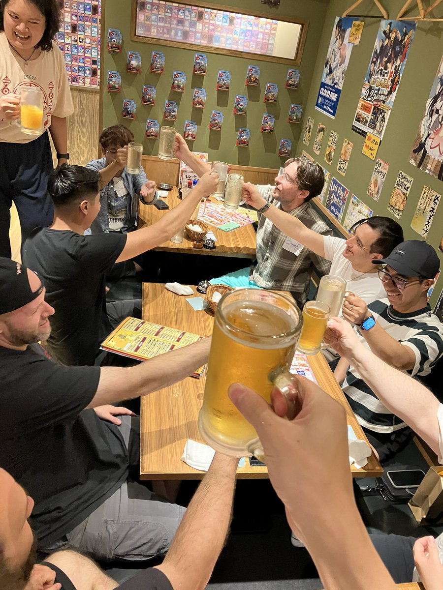 P921_081119's tweet photo. LONG LIVE PERFUME✊

海外勢とこうやって飲むのもしばらくはコールドスリープ🧊
#prfm https://t.co/qDQwrQ0K8r