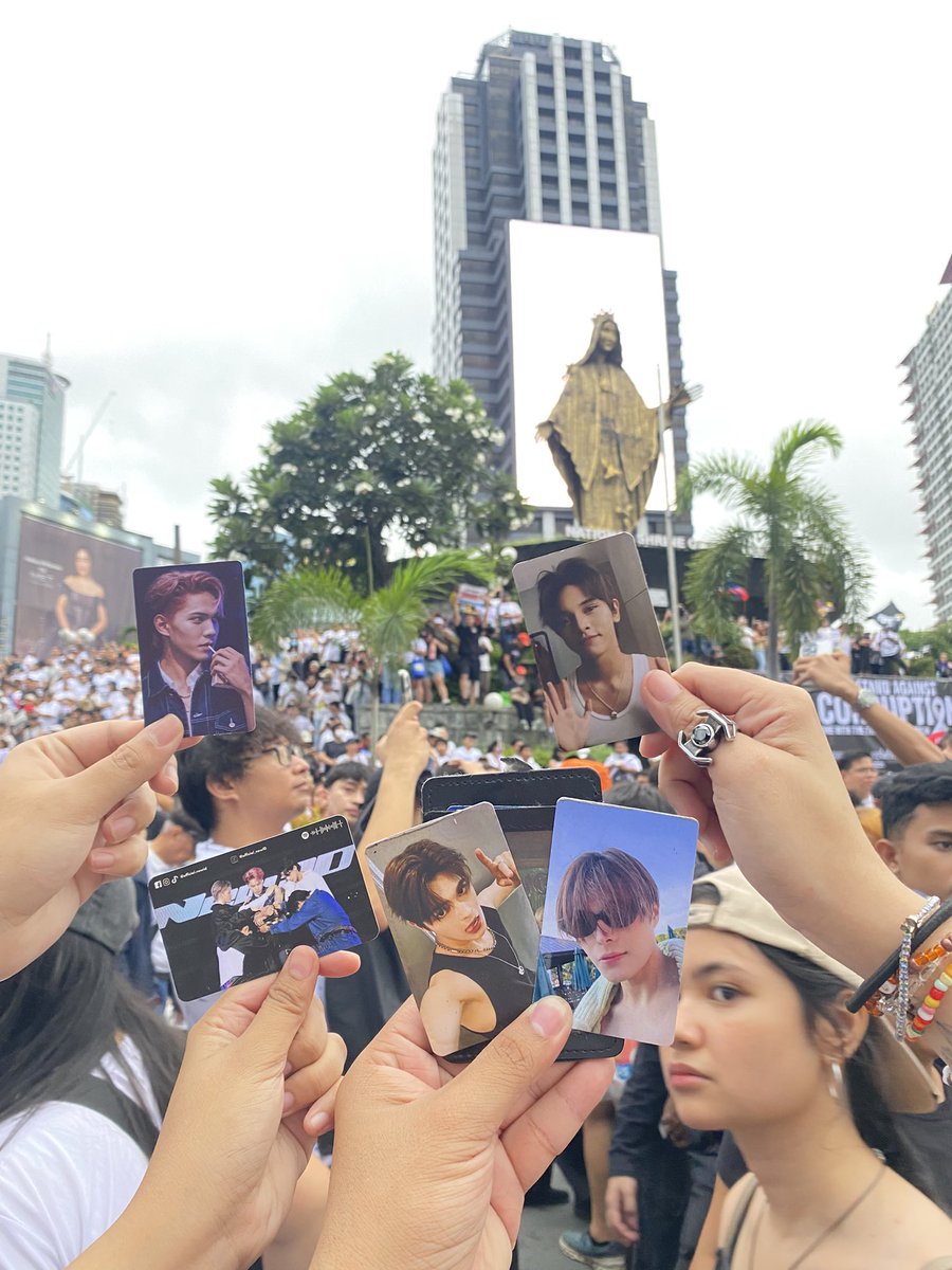 Newdays for good governance! 
Kasama namin kayo sa laban na ito <a href="/official_newID/">New:ID OFFICIAL</a> <a href="/ThadSune/">Thad of New:ID</a> <a href="/JoshLabingisa/">L of NEW:ID</a> <a href="/mackytuason/">New:ID Macky</a> <a href="/jomaceronn/">sugawyhoneybee</a> + Wilson 

#KurakotManagot #BahaSaLuneta
#TrillionPesoMarch