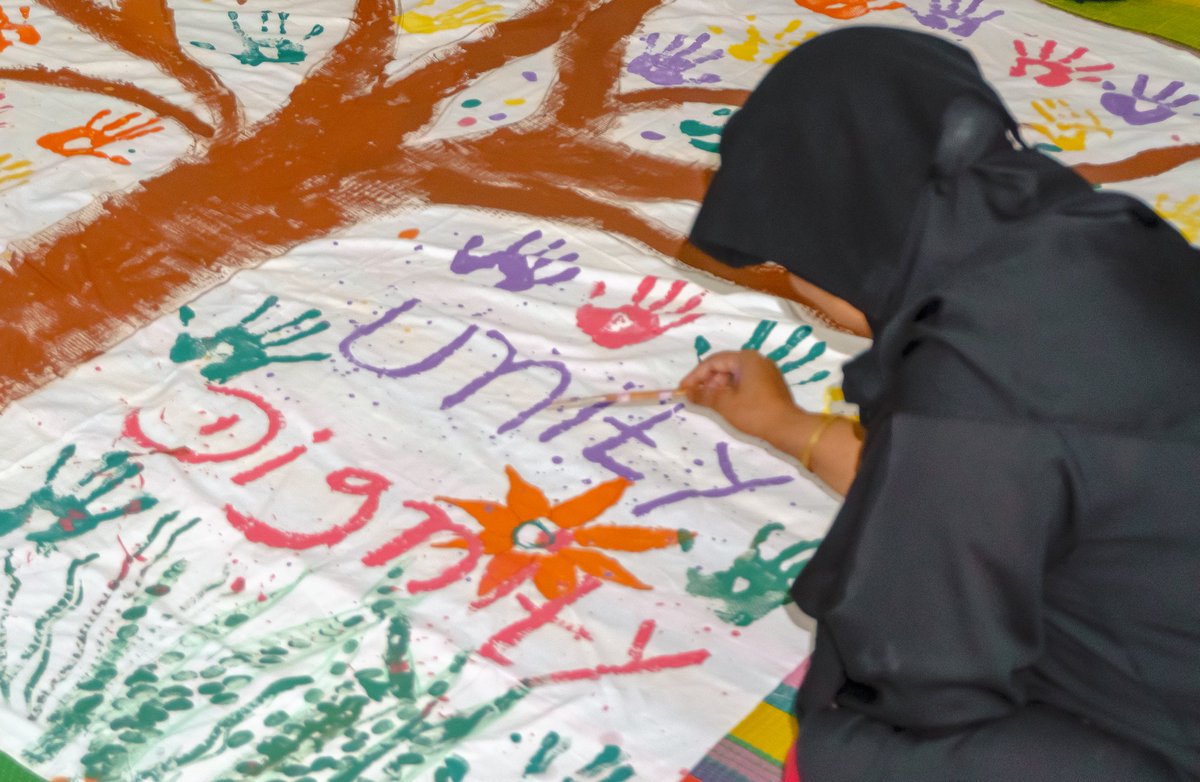 LegalActionWW's tweet photo. On #InternationalDayOfPeace (21 Sept), LAW #Rohingya Survivor Advocates define what peace means to them – upholding laws, equal rights, safety and dignified life in Myanmar. Together they drew a Peace Tree to carry those commitments forward. #ActNow https://t.co/Baq37koXMI
