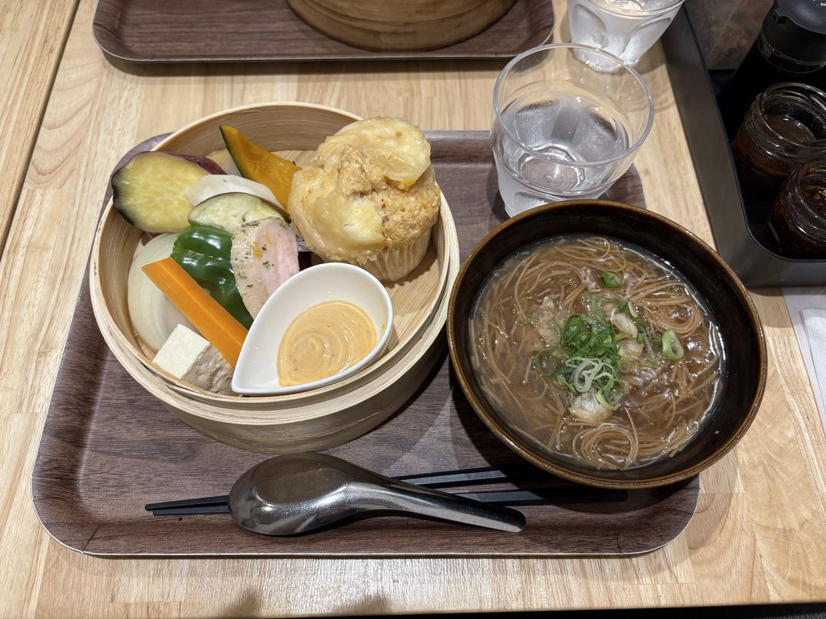 aachamadesunyan's tweet photo. 今日は浅草へ
①#steams さんへ蒸しパンと台湾麺線のランチ😋美味しかった😊蒸しパン買ったー
②花やしきそばの #試食BER へ
③本日のメイン♫
推し？の1人 #匹田大智 くんのLIVEへ 
（ゲスト豪華）
#吉田健一 #橋口隆之
タイチカッコ良かったよぉ〜
（写真下手くそでゴメン） https://t.co/KnBrKMI4kt
