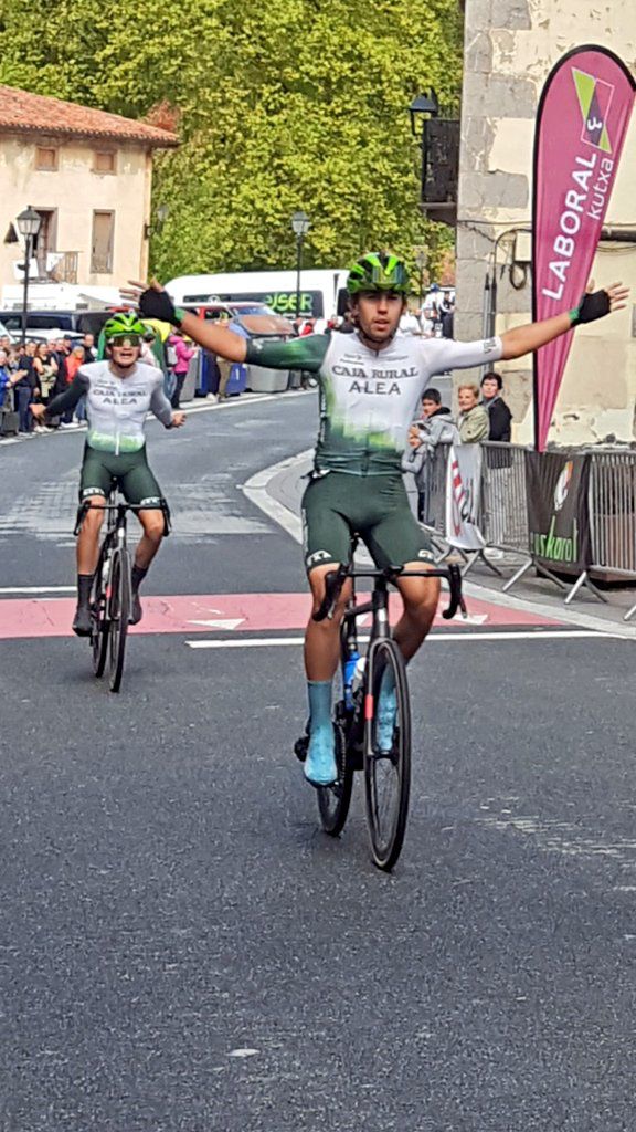 ¡ <a href="/Anthony_cyclist/">Antonio González</a> lidera el triplete en #Ataun! Gran labor de todos con el 2° puesto de <a href="/dgiuliano563/">Dario Giuliano</a> y el 3° de Gorka Corres. ¡Bravo, equipo!

📸 <a href="/Mertxe_Beriain/">Mertxe Labrador</a> 
#Súmatealverde 💚