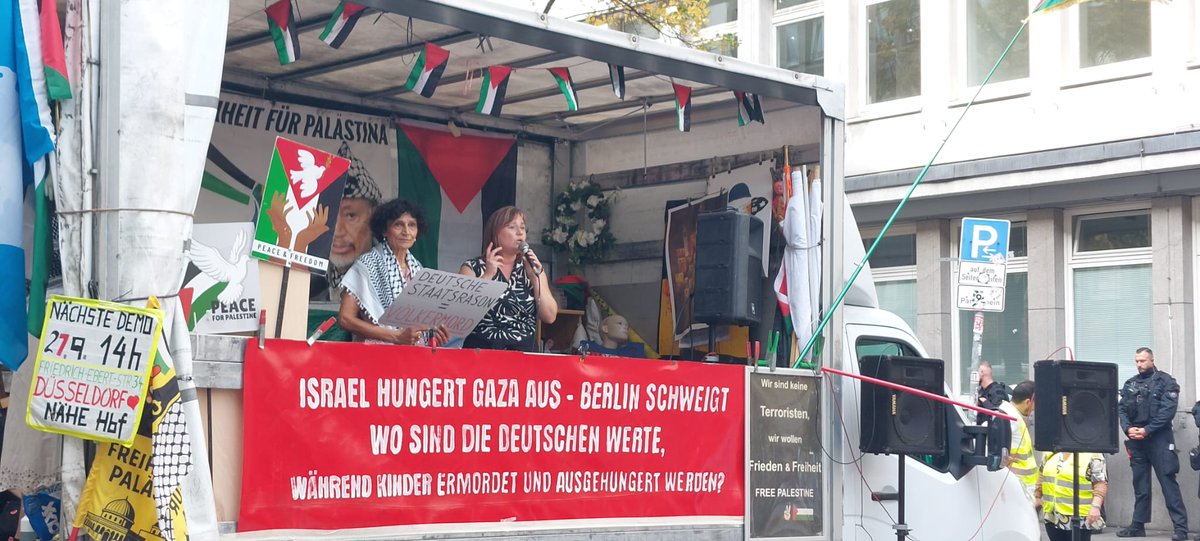 ZeppLaRouche's tweet photo. https://t.co/7YxmtJmLVm
World Children Day Rally for Palestine in Düsseldorf
--LaRouche activists leafleted calling for a new Security and Development Architecture for permanent peace.