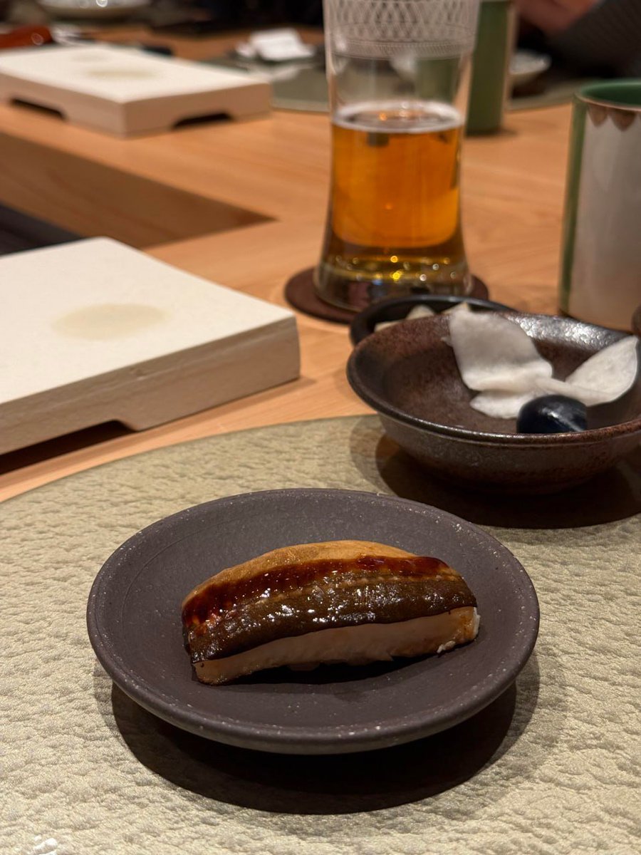 楽しい週末、家族と集まってみんなで和食を食べることに決めました。とても美味しい北極海老やマグロ寿司がありました。最高でした！太ってしまいそうな気がします。