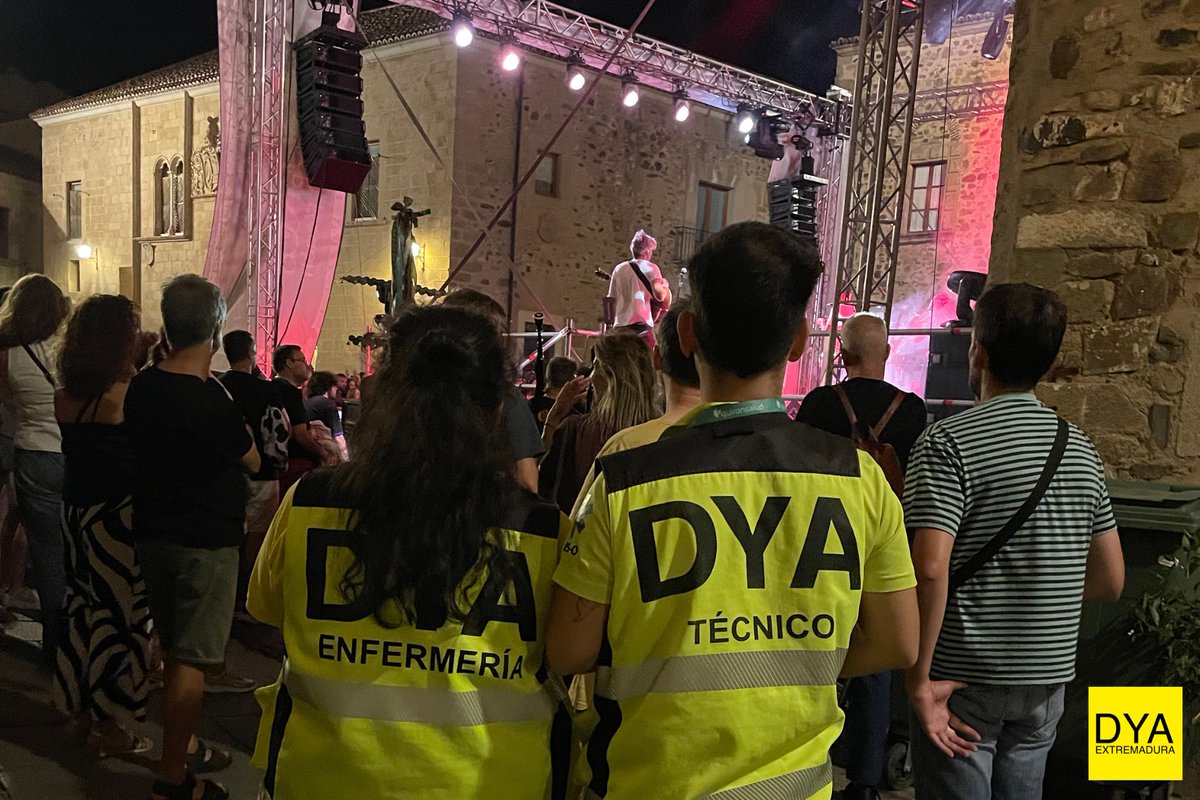 #PreventivosDYA | 🇮🇪 Este fin de semana una 🚑unidad asistencial #DYA ha estado presente en la plaza de Santa María de 📍Cáceres dando cobertura sanitaria al Cáceres Irish Fleadh.

📊 Se realizan dos asistencias y un traslado al Hosp. San Pedro de Alcántara de Cáceres .
