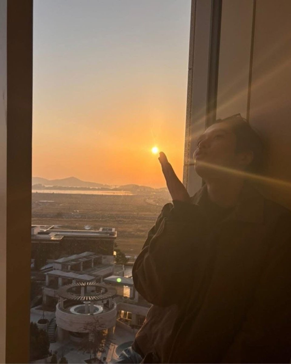 Me kissing the sun(?) 😘