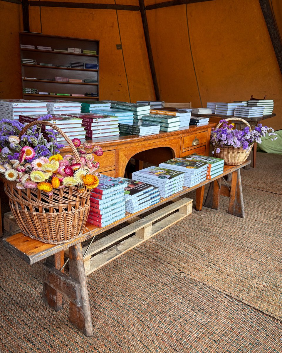 lukejsherlock's tweet image. Spend the last 3 days running a book shop at the Yeo Valley Organic Gardening Festival in Somerset. Enrichin, learned lots, met so many gardening authors 📚🌱🌳🤝:

Books available at sherlockandpages.com