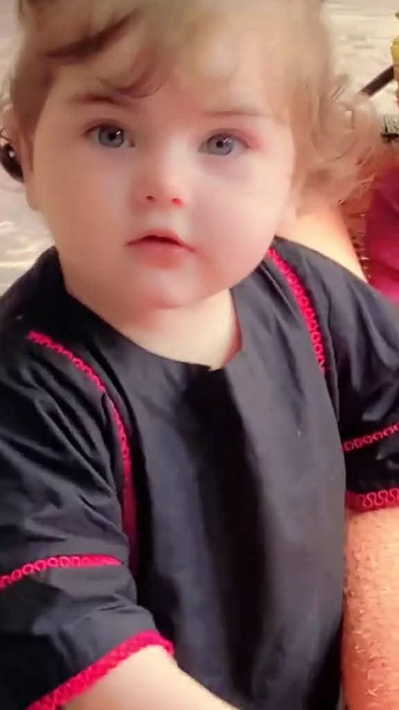 Hamxamvgha's tweet photo. د ښار په بازارونو کې کوڅه په کوڅه ګرځم 
شين سترګې له د سترګو شان بنګړي اخلم لګيا يم🫰❤️🫰 https://t.co/cX9yJ9qcZj