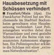 21.09.91, Frankfurt: Nach einer symbolischen Hausbesetzung schießt die Polizei mit scharfer Munition auf Aktivist*innen, trifft aber glücklicherweise nicht. Mehr dazu: taz.de/Frankfurt-Poli…