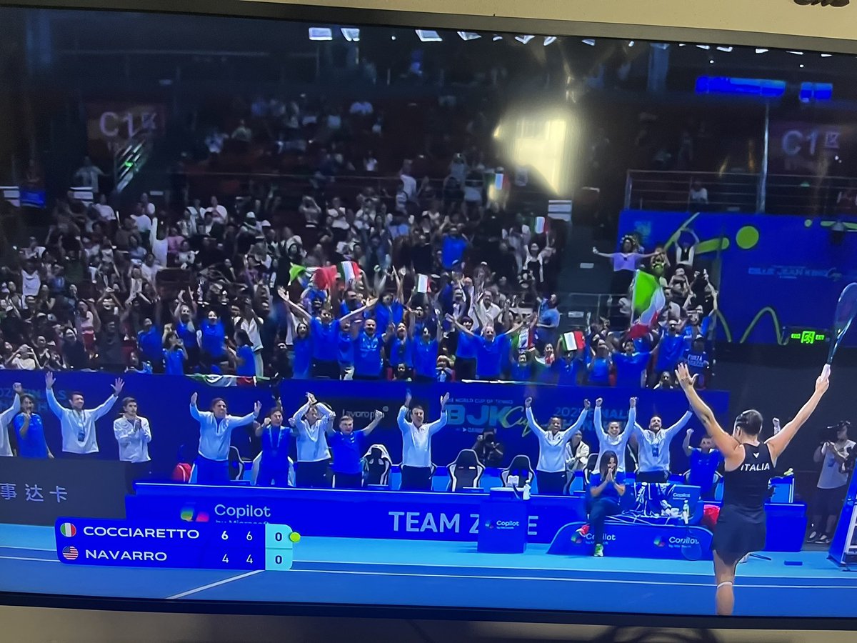 paoloangeloRF's tweet photo. Evvai #cocciaretto batte in due set #navarro” Firma l’impresa del giorno mette a segno la vittoria più importante della sua carriera .. prenditi questi applausi Elisabetta ha vinto una partita epica, brava #garbin a crederci”#Fiorino #billiejeankingcup https://t.co/h09aNXxbQT