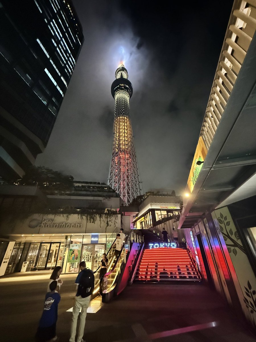 RodneyGJr's tweet image. Siri play Famous Dex Japan 😈