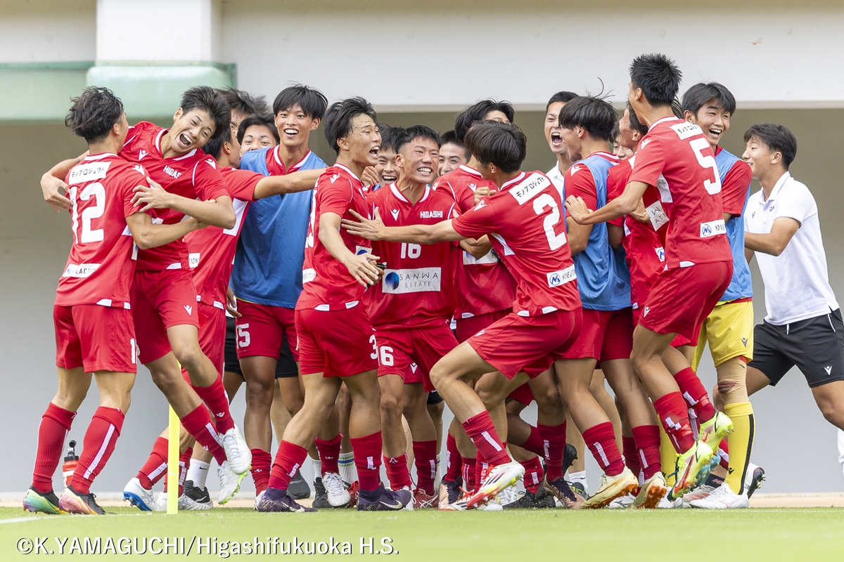【結果】高円宮杯 JFA U-18サッカープレミアリーグ2025WEST（第14節）
東福岡３－２静岡学園
「前半28分に失点も、前半36分に司城大輝のミドルで同点。後半１分に児玉敦志（キングスFC U-15／３年）のゴールで勝ち越すも、後半５分に失点。後半６分に齊藤琉稀空の右足ゴールで勝ち越して勝利！」