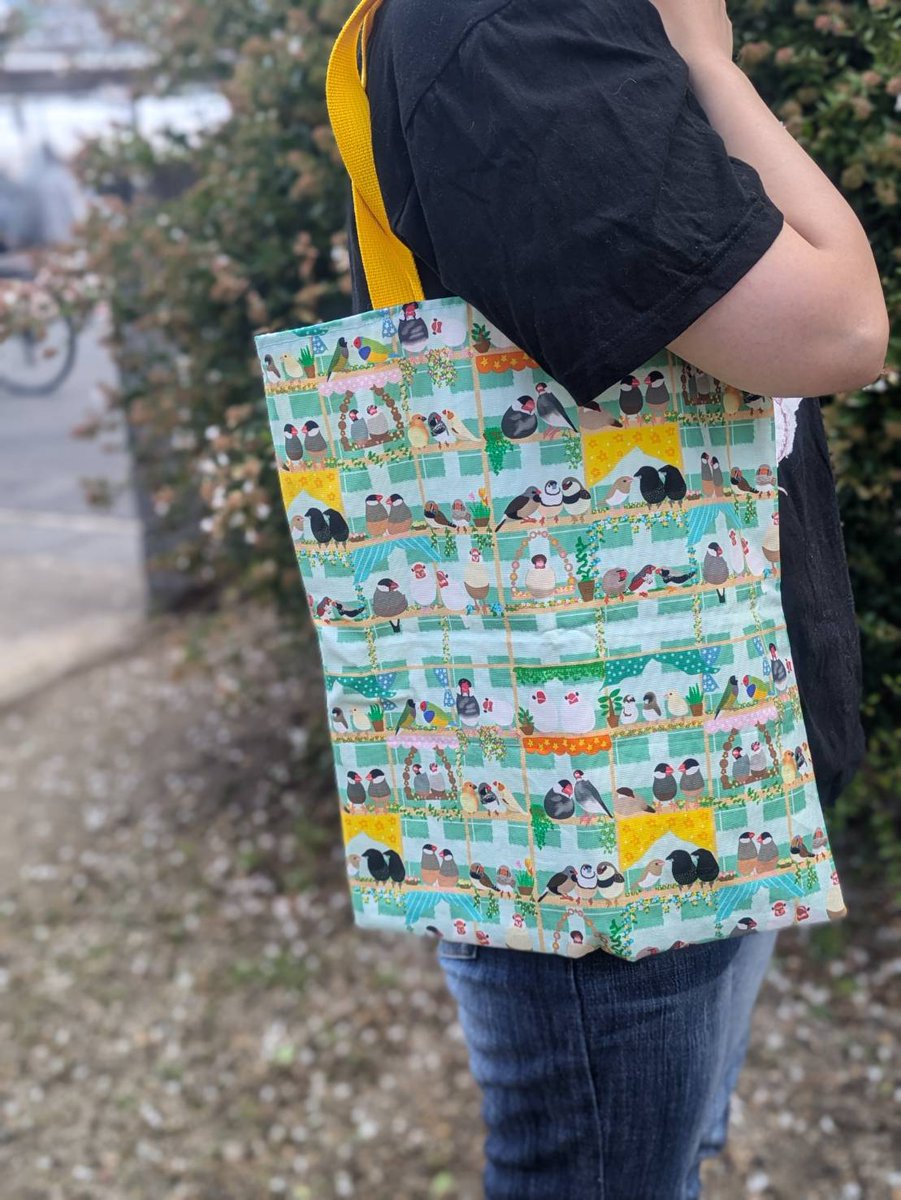 フィンチマンション
縦型サコッシュ
トートバッグ2種

受注生産の受け付け開始しました🐦️
受け付け終了は10/5です！
是非ご覧ください✨