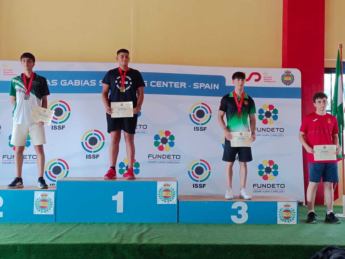 🥇🥇🥉<a href="/chusoviedoo/">Chus</a>, campió d’Espanya d’armes olímpiques 3x20 i de carabina estès a Granada, a més del bronze a carabina aire

🔫 A més, al Match Ibèric, el de Badia ha guanyat en 3x20 i carabina aire

🥉 <a href="/Cilveti1/">Alejandro Cilveti</a>, també del <a href="/tirsabadell/">Club de Tir Sabadell</a>, ha estat tercer a carabina aire juvenil