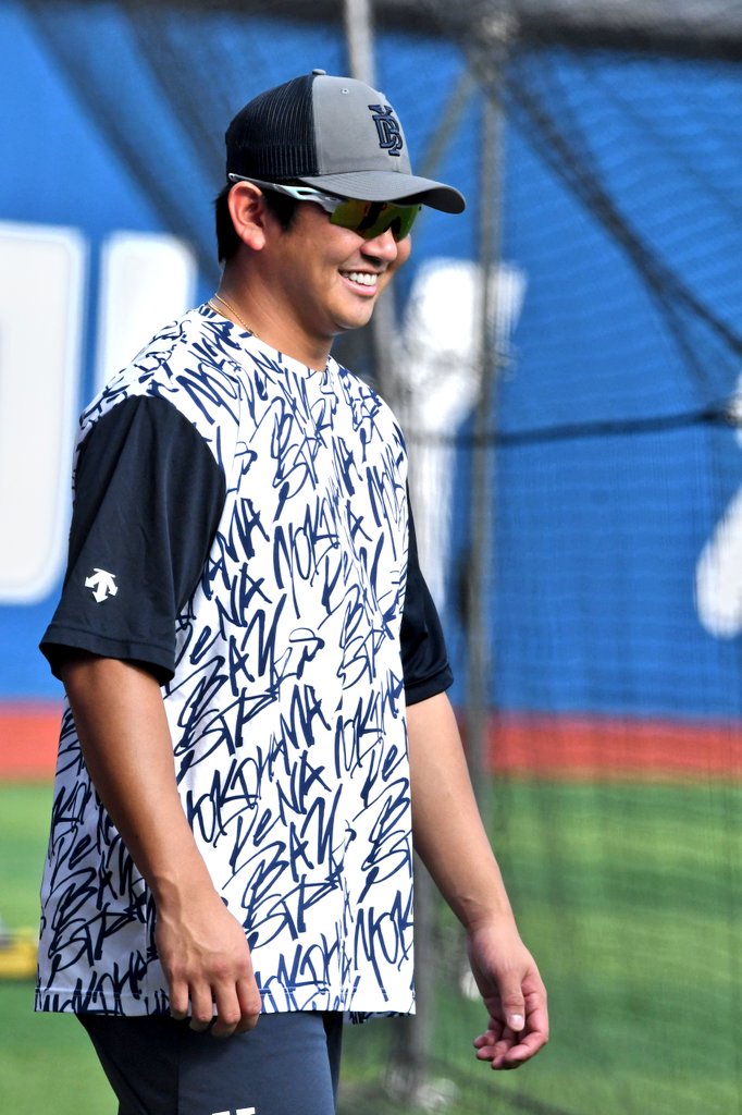 #18 山﨑康晃選手 直筆サイン ★ルーキー 本拠地開幕シリーズ 配布ヘルメット 山﨑康晃3.jpg?itok=WTZ-HPHI
