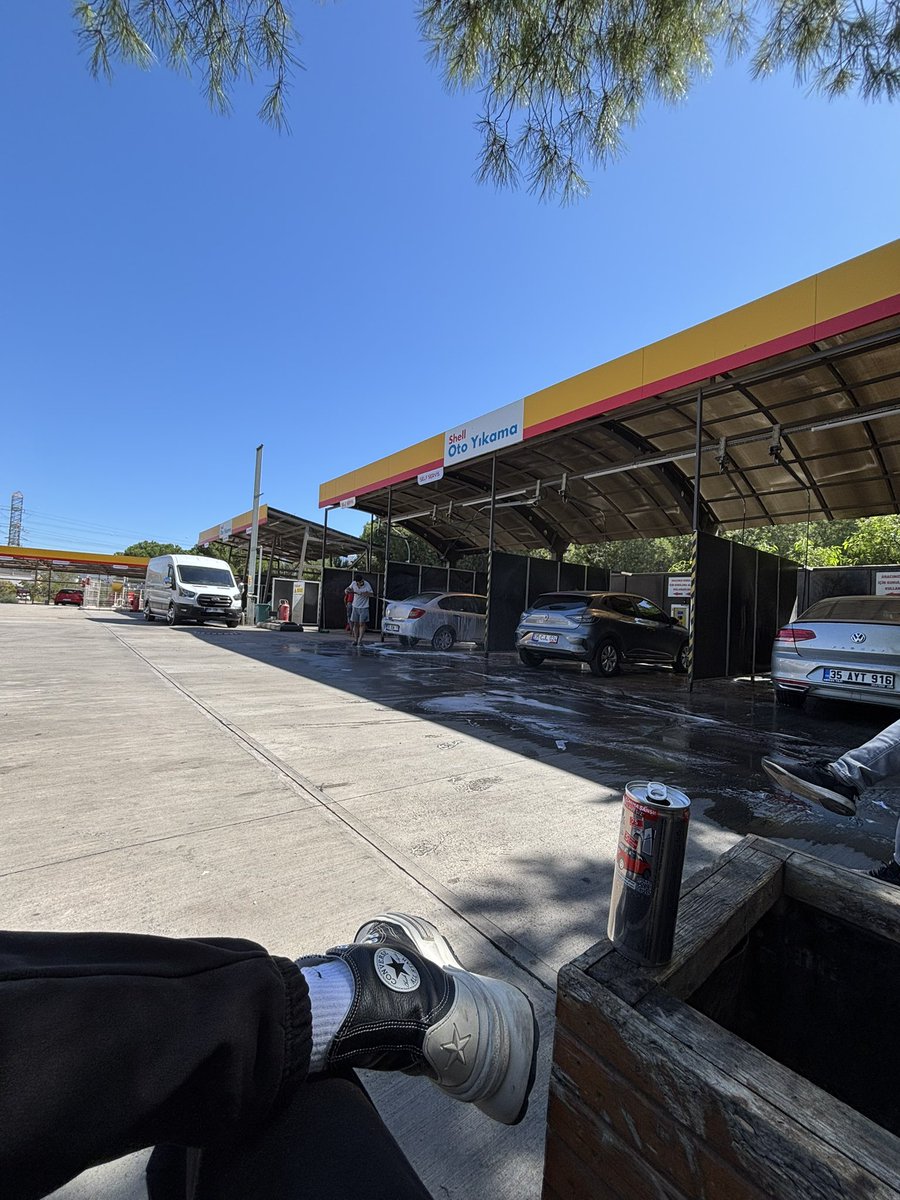 Biz erkekler haftanın 6 günü çalışıp birgünüde arabayı yıkamakla geçiren nadir ırklardanız