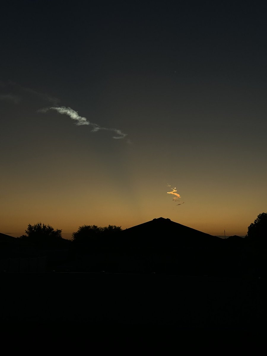 SpaceX_Nerd's tweet image. SpaceX Starlink 10-27 launch from this morning! Beautiful morning for a launch here in Florida.

@NASASpaceflight 
@SpaceX 
@Starlink