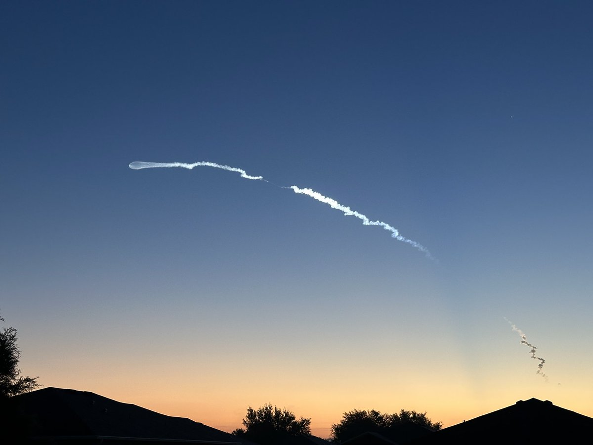 SpaceX_Nerd's tweet image. SpaceX Starlink 10-27 launch from this morning! Beautiful morning for a launch here in Florida.

@NASASpaceflight 
@SpaceX 
@Starlink