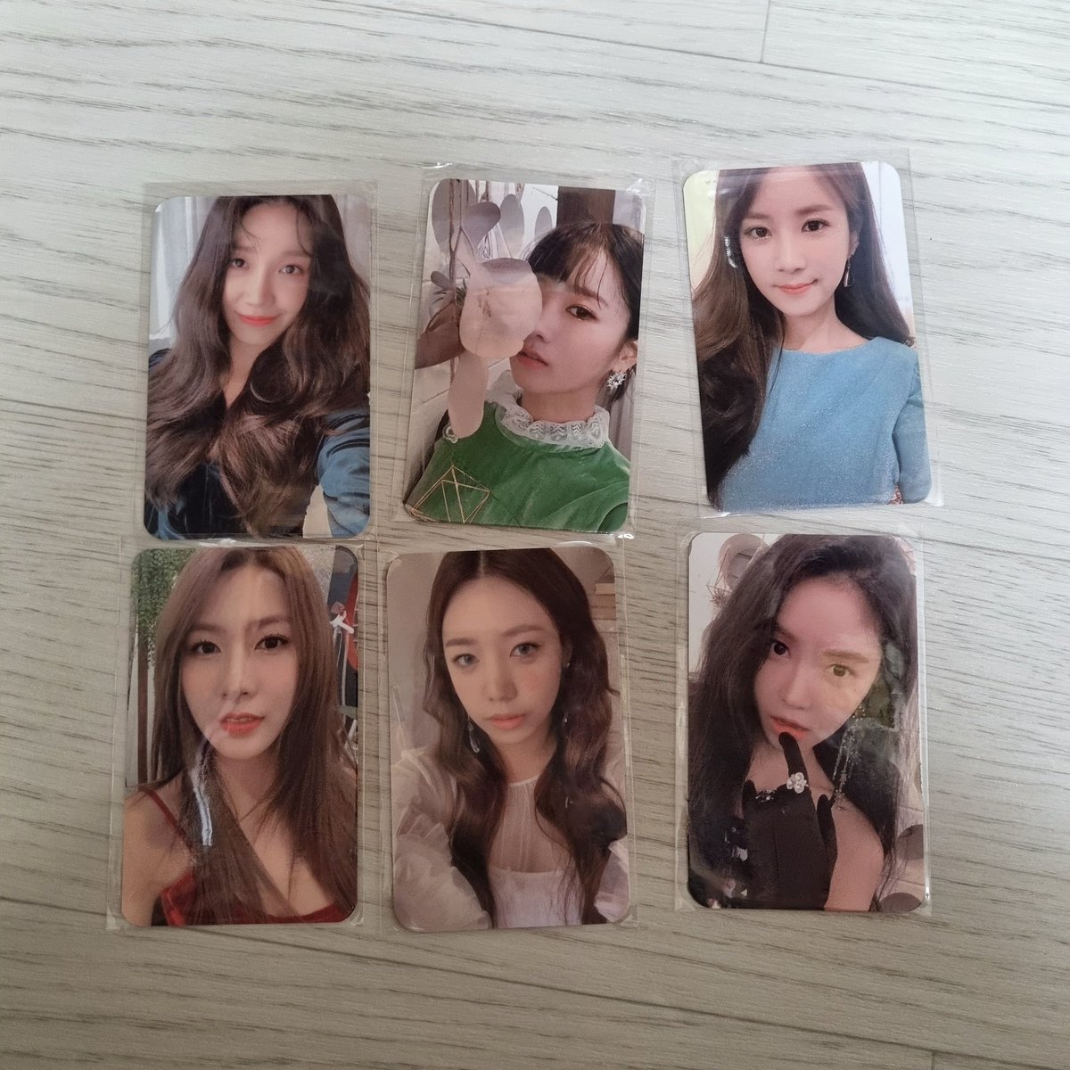 Guhrae2's tweet photo. 에이핑크 Apink 굿즈 일괄
10주년 잡지+우표 스티커/2019 콘서트 Pink Collection 매거진
Everybody Ready? 포토 다이어리 패키지 (DVD)
Special Album Horn Platform 정은지, 윤보미 ver
2019 시즌그리팅 포카 세트

7.0

박초롱 윤보미 정은지 손나은 김남주 오하영 에이핑크 https://t.co/YWGLPhz6XB