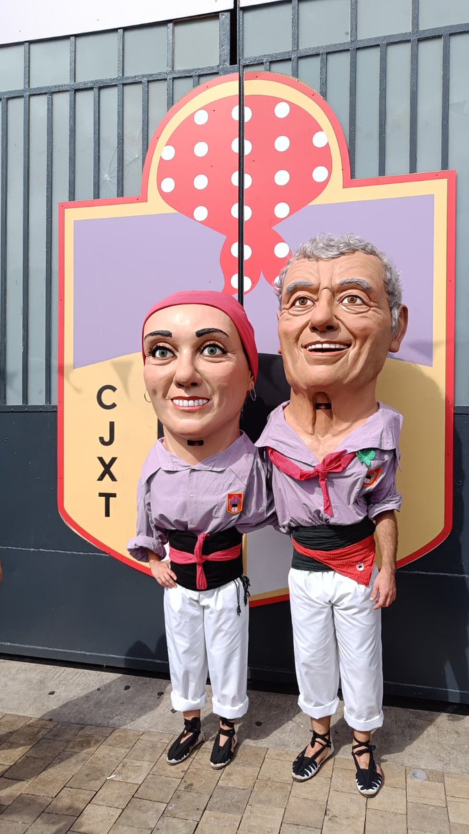 💜 Presentats! La Montse i l'Índiu ja formen part del Seguici Popular de Tarragona, després d'un acte molt especial i emotiu!

😍 Sortiran per primer cop demà i dimarts amb tot el conjunt dels <a href="/NanosNousTgn/">Nanos Nous Tarragona</a>!

#TotElQueCompartim #castells #AACJTgn #SantaTecla2025