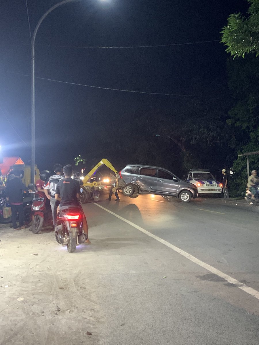 21.52 wita 
Terjadi kecelakaan di palleko. Sdh ditangani pihak kepolisian