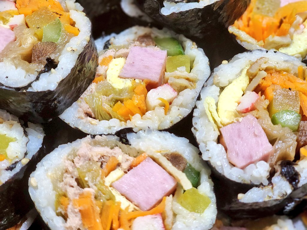 오늘은 김밥 20줄
야채김밥, 묵은지참치김밥, 치즈김밥