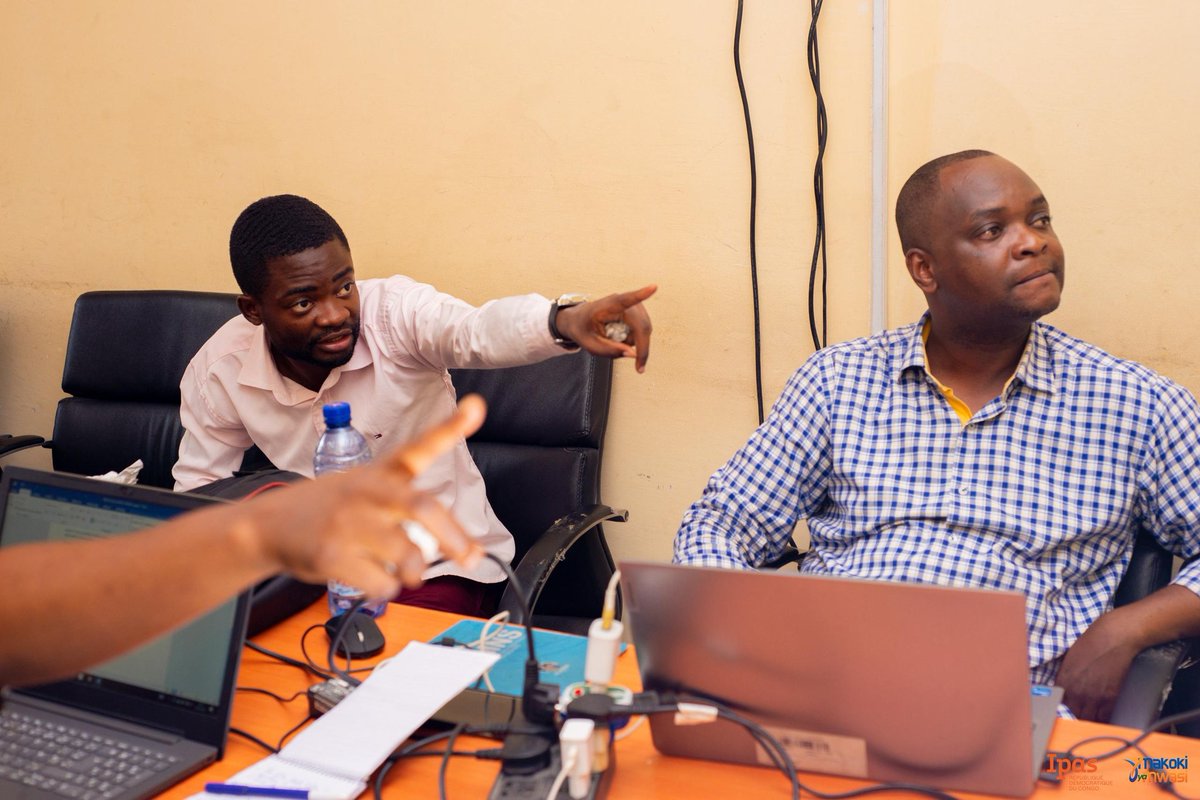 YouthSprint's tweet image. #ESC 

 Sur les fonds de @MakokiYaMwasi, du 19 au 20/09, les experts du #PNSA et @YouthSprint ont, sur la base des recommandations des jeunes, amendé les dépliants et les boîtes à images concernant l&apos;éducation sexuelle complète et les compétences de vie courante.

@MinisterEDU_NC