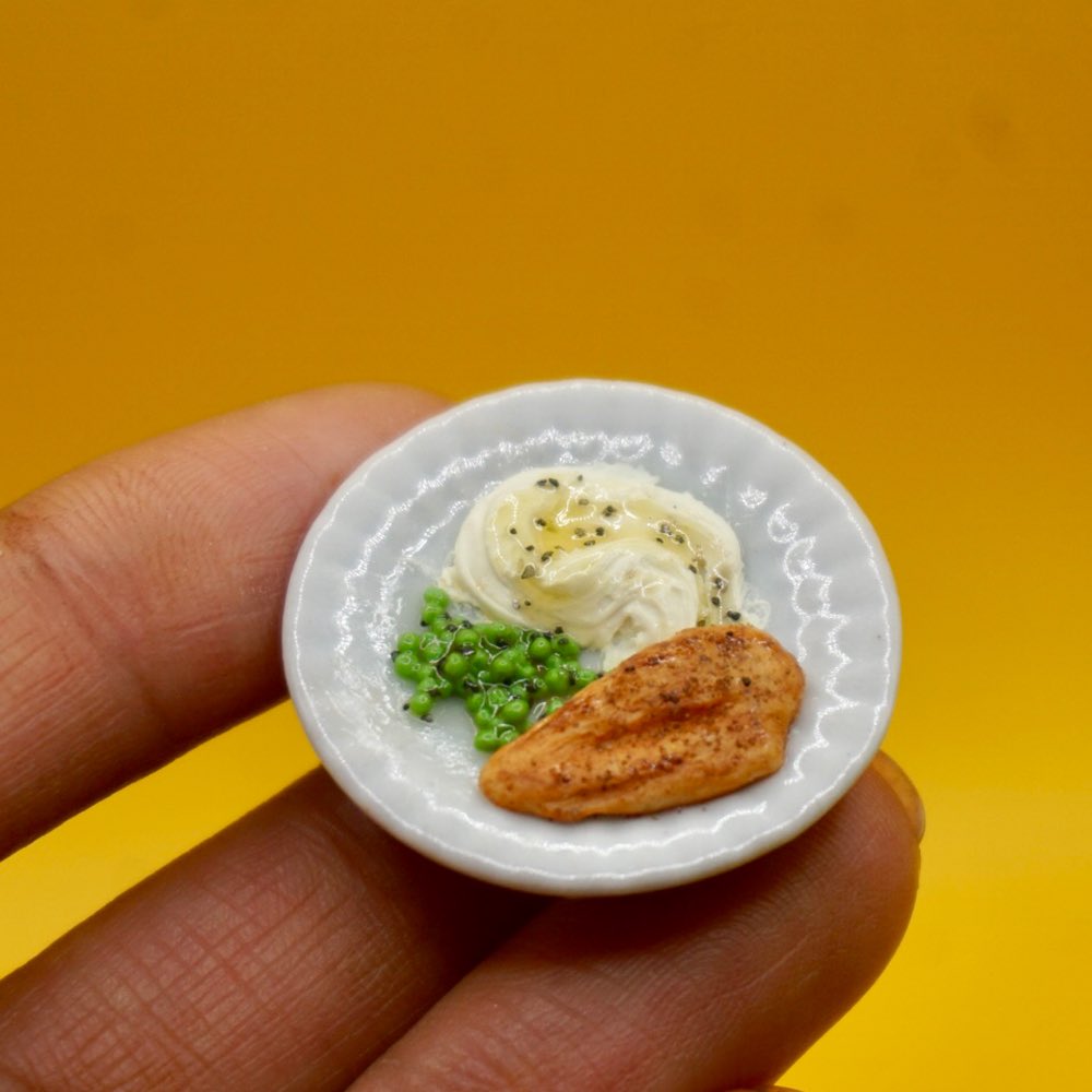 kyliesminis's tweet photo. chicken breast dinner now available 🍗 
https://t.co/81ZO0V0gzj 🔍 

#miniature #minifood #miniaturefood #mini https://t.co/PjISenheCX