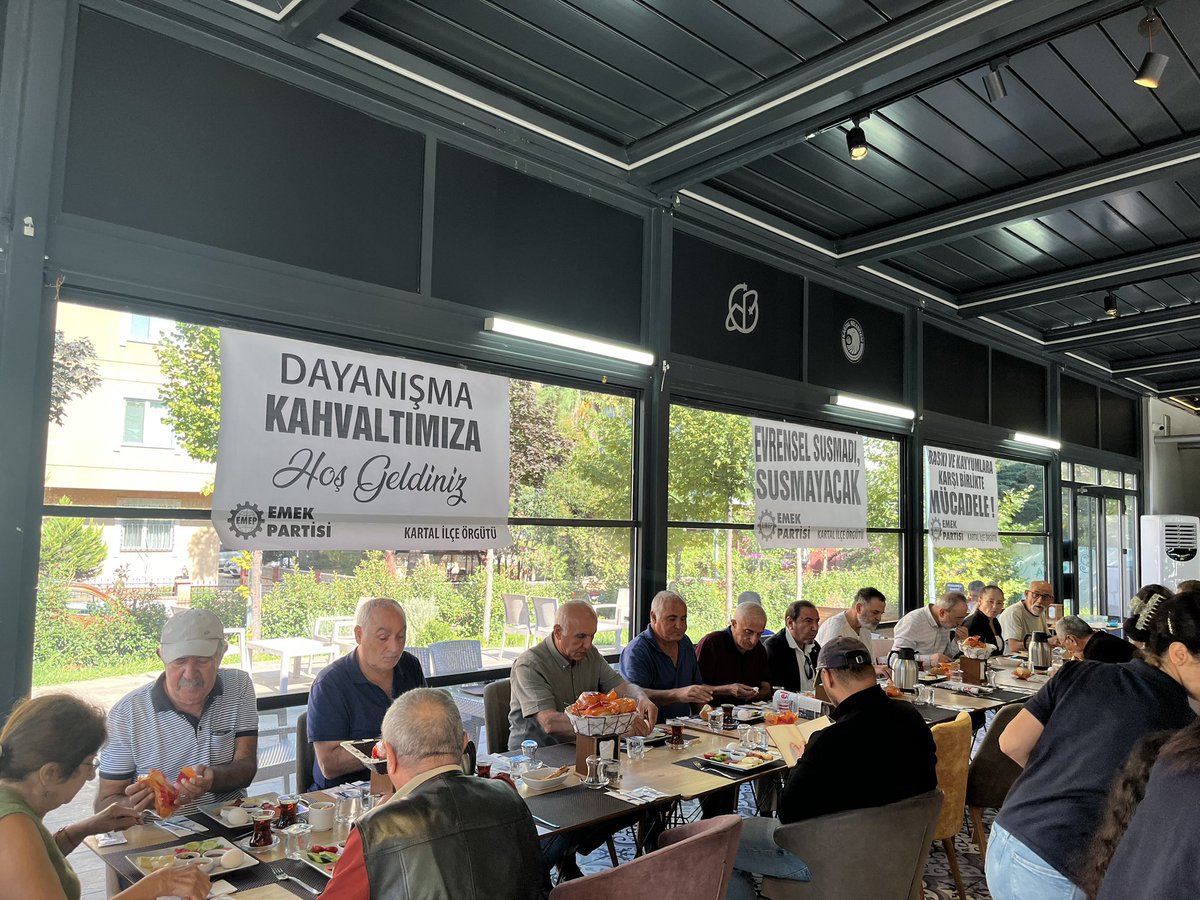 emepkartal's tweet photo. Emek Partisi Genel Başkanı Seyit Aslan’ın (@seyitaslan1917 ) katılımı ile gerçekleştirdiğimiz, Evrensel Gazetesi ile dayanışma kahvaltısına katılan tüm emekçi dostlarımıza teşekkür ederiz! https://t.co/BsuVw6dhIB