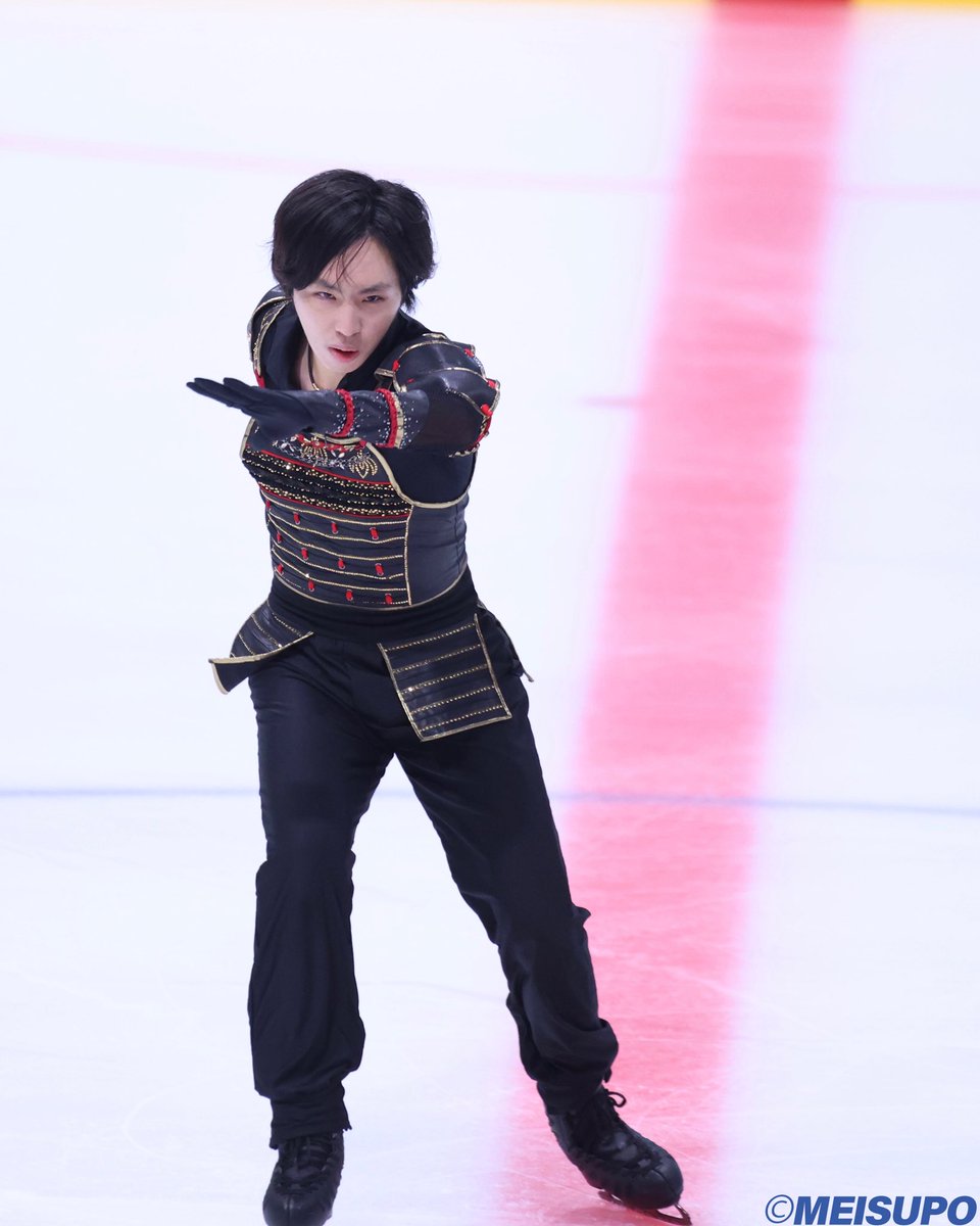 フィギュアスケート 男の子用コスチューム 超美品 135cm−145cm フィギュアスケート衣装 FRY-96黒 【スケートコスチュームDD】