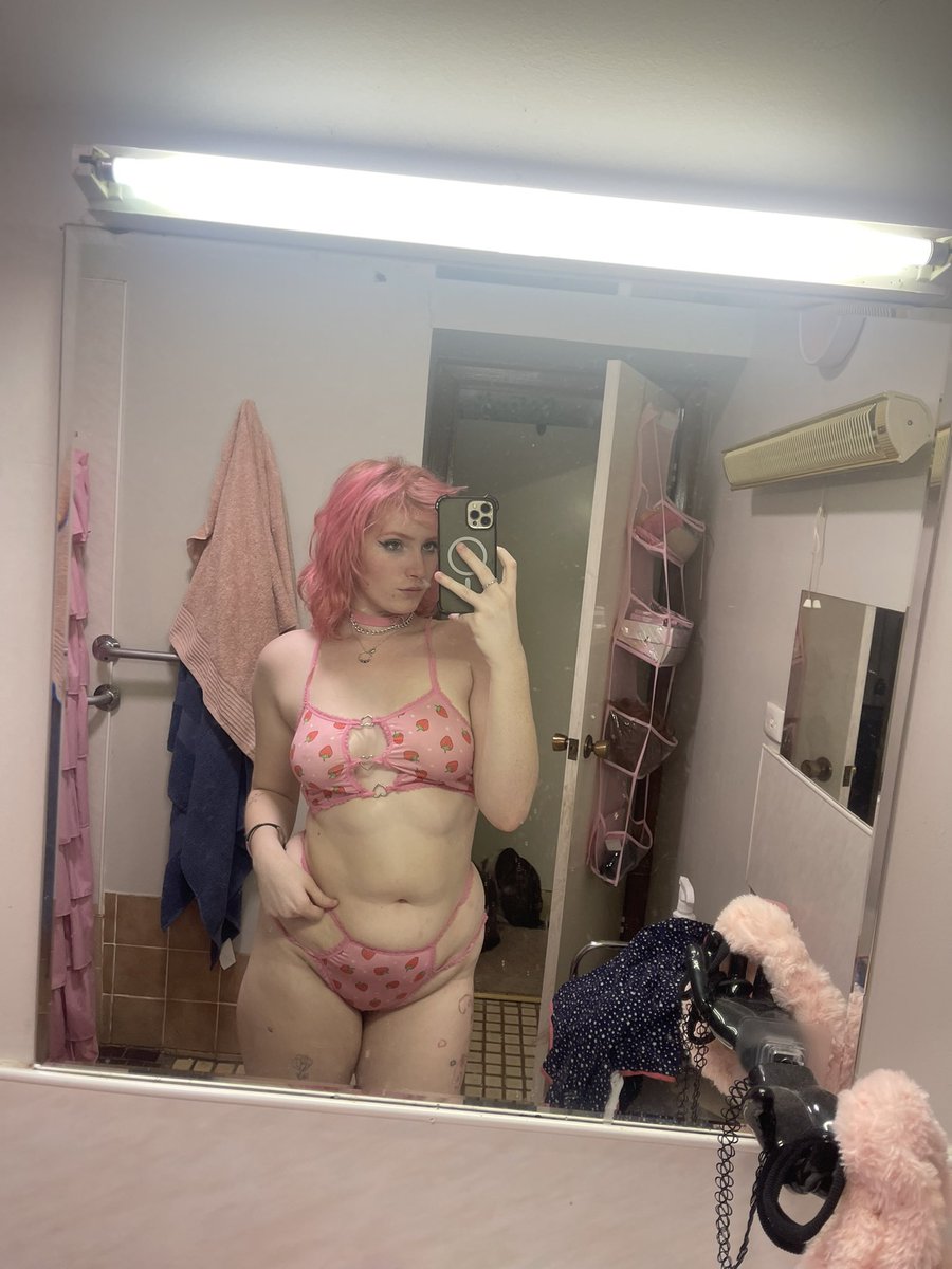 MayBindi's tweet photo. If you wanna see more sub to my onlyfans xx 
Or dm me for content 💋 https://t.co/TRcMvq7ghT