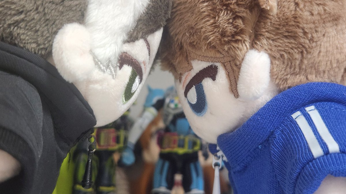 혹시 제가넣은 하나히이 시완인준 크미션이랑 갠제맡겻던 인형 보실분???!! 봤으면가셔도됨ㅇㅇ