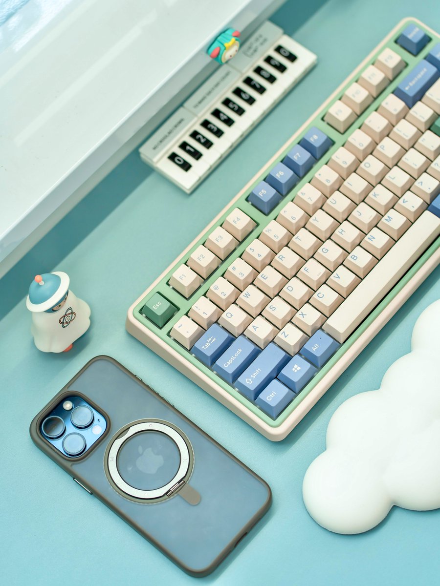 Varmilo_Zhh's tweet photo. Eucalyptus | Office Forest Bathing
This refreshing green heals you instantly~
Every time I type, I feel like I'm jogging along a leaf-strewn forest path, bathed in the refreshing fragrance of plants.
https://t.co/aoYuUnKZPg
#varmilo #minilo75pro #eucalyptus https://t.co/uEkbzTM0e2