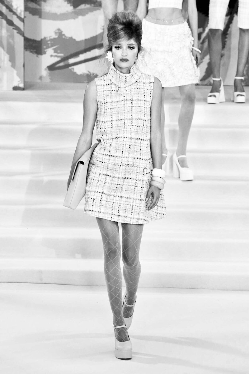 𝗕𝗢𝗨𝗟𝗘𝗩𝗔𝗥𝗗 𝗢𝗙 𝗗𝗥𝗘𝗔𝗠𝗦 💛⁣
➡️ instagram.com/reel/DO3JRuNko…

#PaulCostelloe #LFW #style #fashion #beauty #EmyGhosnStyle #Sydney #Australia #EmyGhosn ❌