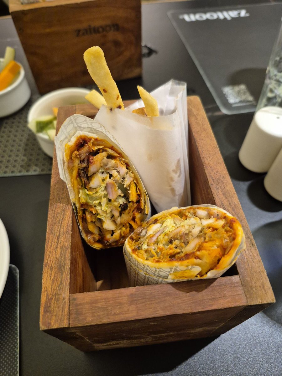 OrderOfEntropy's tweet image. Continental Grilled Platter, Mashroom Soup, Chicken Shawarma and Passion Fruit Mojito from Zaithoon, Kozhikode.