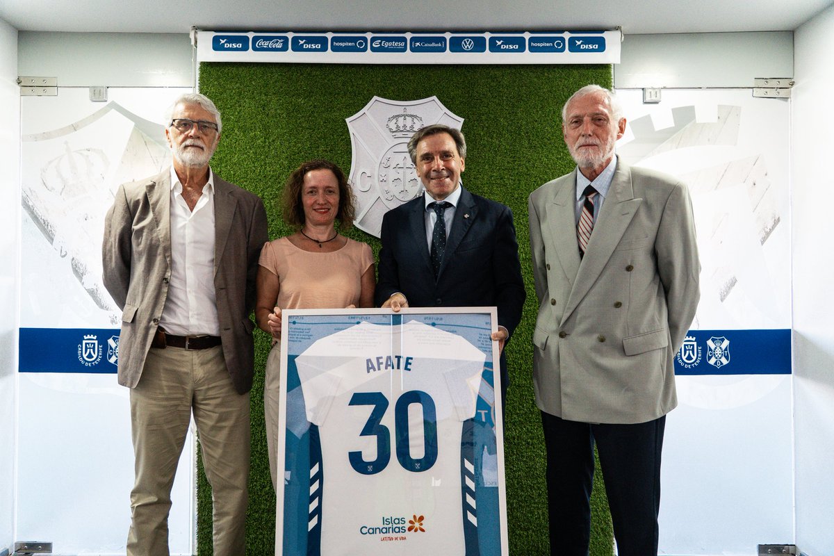 CD Tenerife 🏴 (@cdtoficial) on Twitter photo 🧠 Hoy, en el Día Internacional del Alzheimer, el #CDTenerife y su #FundaciónCDT quieren rendir homenaje a todas las personas y familias que conviven con esta enfermedad.
Reconocemos de manera especial a <a href="/acufadeoficial/">Acufadeoficial</a>, que celebra su 20 aniversario, y a <a href="/AFATENERIFE/">AFATE</a>, con 30 🧠 Hoy, en el Día Internacional del Alzheimer, el #CDTenerife y su #FundaciónCDT quieren rendir homenaje a todas las personas y familias que conviven con esta enfermedad.
Reconocemos de manera especial a <a href="/acufadeoficial/">Acufadeoficial</a>, que celebra su 20 aniversario, y a <a href="/AFATENERIFE/">AFATE</a>, con 30