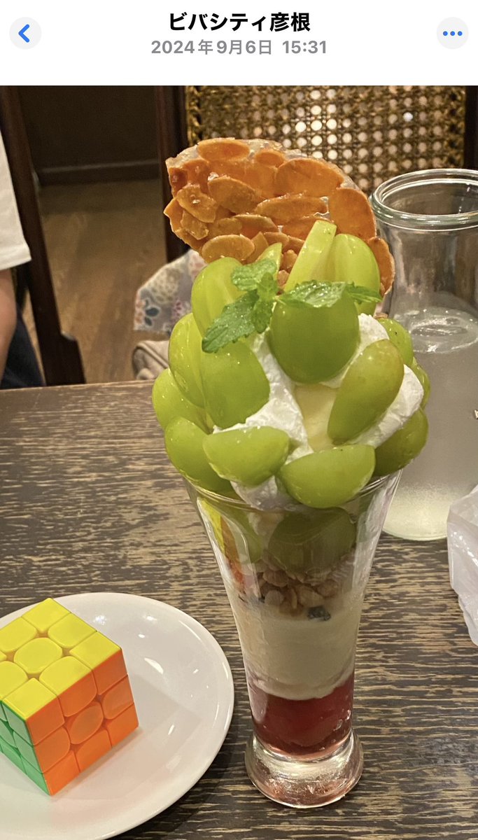 1年ぶりに彦根の南蛮茶でシャインマスカットパフェ食べました🍨
値段は去年と同じ1500円だった
2、３個　少ないかな〜🟢
気のせい？
でも今年も美味しかった🎶