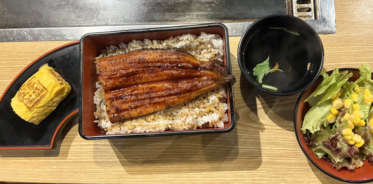 Lucca_Latte's tweet photo. 夜ごはん😋
🩶宇奈とと の うな重💓
Gファクトリーの株主優待を利用✨
鰻もご飯🍚も鰻巻きも美味しかった❣️
そして店員さんイケメンだった💖✨✨
#株主優待 #GFACTORY #宇奈とと https://t.co/sk1hdxXLn7