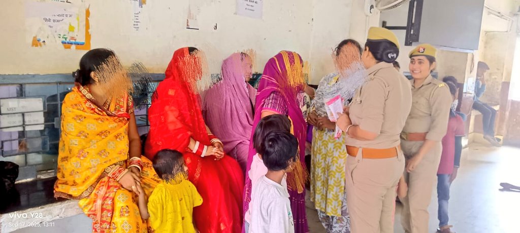 मिशन_शक्ति अभियान के अंतर्गत फेज- 5.0 के तहत जनपदीय पुलिस द्वारा एंटीरोमियो/मिशन शक्ति टीम द्वाराअपने-अपने थाना क्षेत्र में स्कूल,बस स्टेशन आदि जगहों पर बालिकाओं को उनके अधिकारों, विभिन्न हेल्पलाइन नंबरों व कल्याणकारी योजनाओं की जानकारी देकर जागरूक किया गया।     
#MissionShakti5
