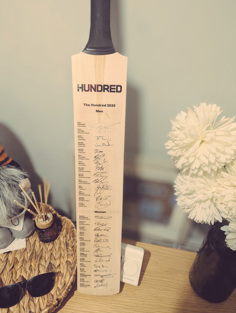 My first prize has arrived for winning fantasy <a href="/thehundred/">The Hundred</a> 

I am delighted with it, and some amazing signatures on here.

One happy guy 😁😁🏏🏏