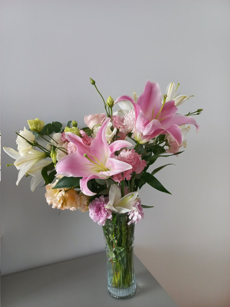 Çiçek de vazo da hep çok güzel💖💘💝