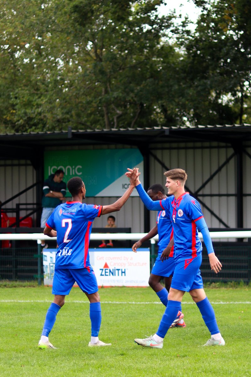 RPVFC's tweet photo. Match Day Pictures ⚽️📸

Captures from our 3 nil victory over @Binfieldfc  🔵🔴

📸 @luwxwa 

#UpTheVale #RPV https://t.co/ecYrunR8Ag