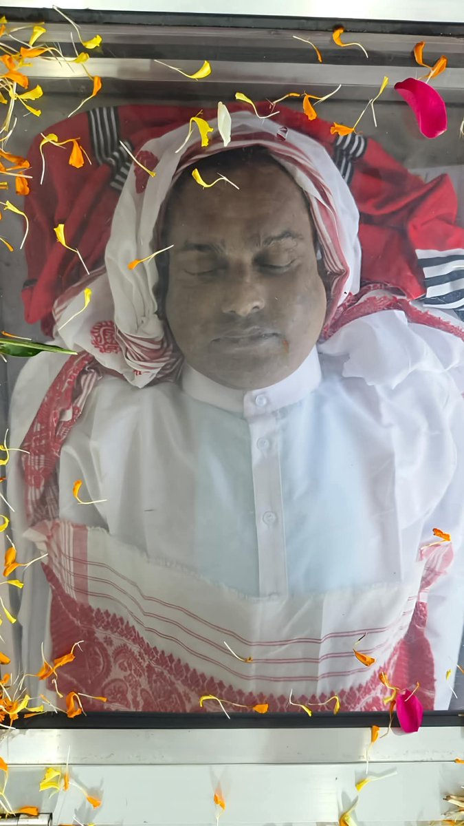 “আজি আৰু সোমবাৰে সৰুসজাইত অসমবাসীয়ে জনাৱ পাৰিব বুকুৰ আপোন শিল্পীজনক শেষ শ্ৰদ্ধাঞ্জলি৷৷ আজি ওৰে নিশা শ্ৰদ্ধাঞ্জলীৰ হেতু খোলা থাকিব সৰুসজাইৰ গেট৷৷৷”
অলপ আগতে এই কথা ঘোষণা কৰিলে ৰাজ্যৰ মাননীয় মুখ্যমন্ত্ৰী ড°হিমন্ত বিশ্ব শৰ্মা দেৱে৷৷৷
<a href="/zubeengarg1/">Zubeen Garg</a> 
#ZubeenGarg 
#ZubeenGargNoMore