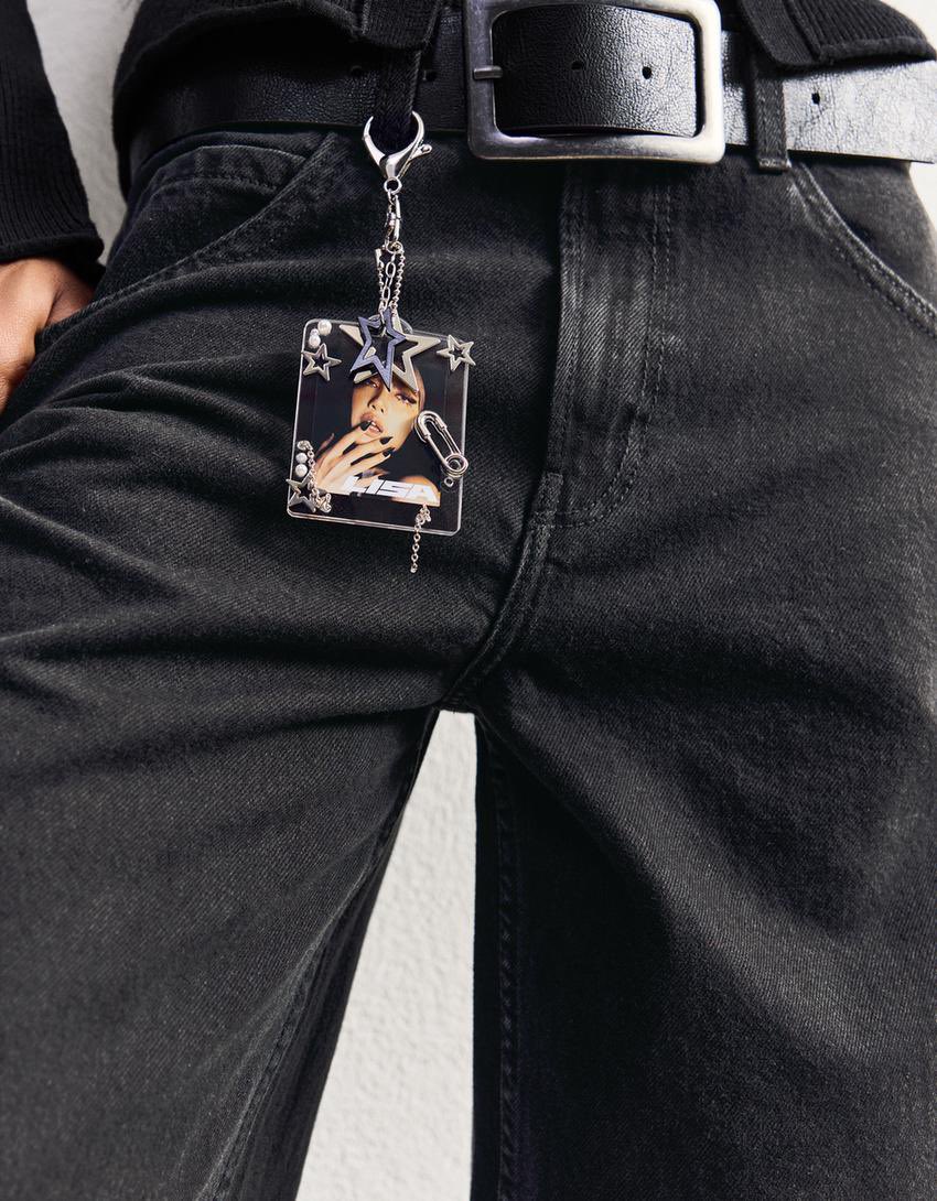 LaliceUpdates's tweet image. Collaboration: #LISA x @Bershka part 4 - #LISAxAlterEgo Plain Key ring ⭐️

🔗 bershka.com/es/llavero-lis…

@wearelloud